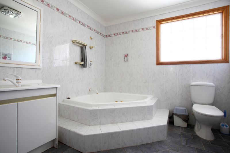 Top Bathtub Installation Companies in Versailles, KY